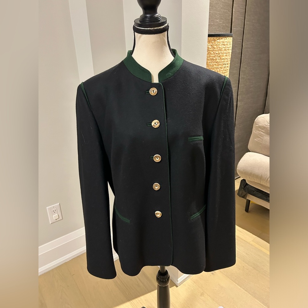 Grasegger women’s size 46 wool blazer with horn buttons